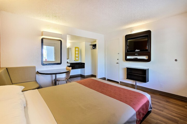 Room 15 of 27