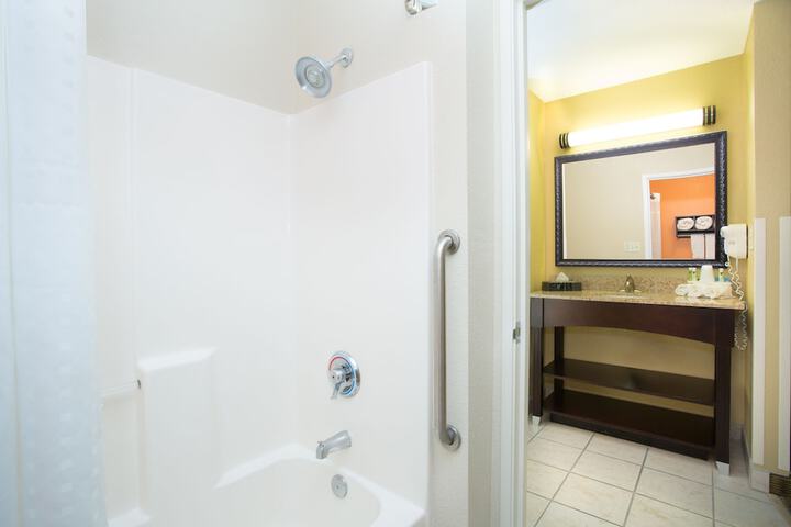 Room 13 of 40