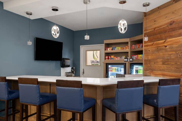 Little Crow Hotel & Conference Trademark by Wyndham