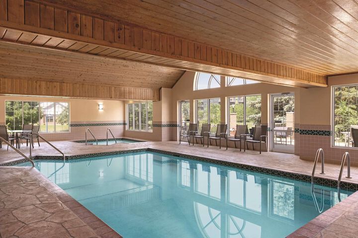 Country Inn & Suites by Radisson Madison, WI