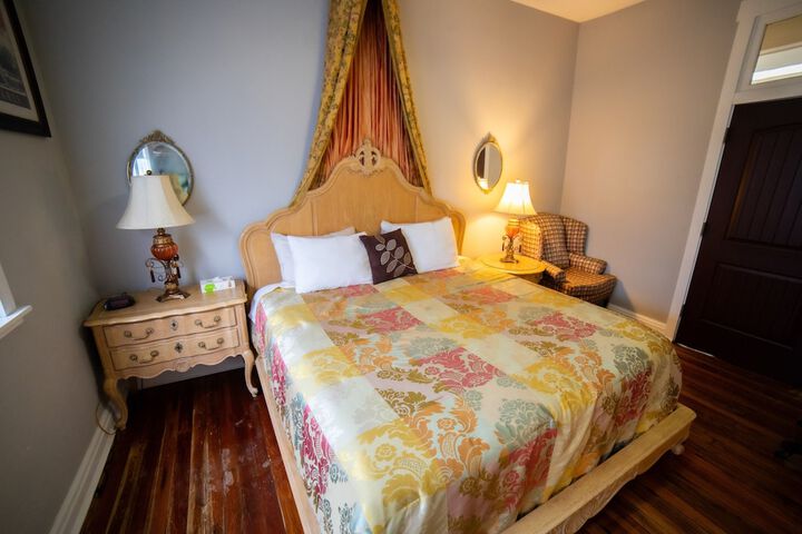 Oaak Tree Hotel