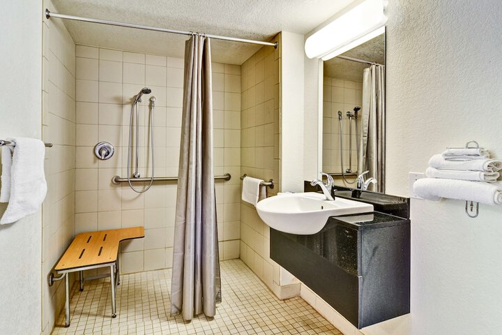 Room 21 of 33