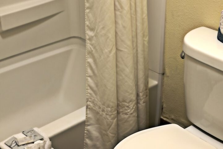 Room 10 of 32