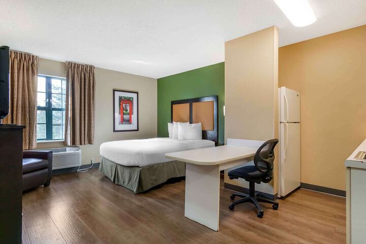 Room 17 of 28