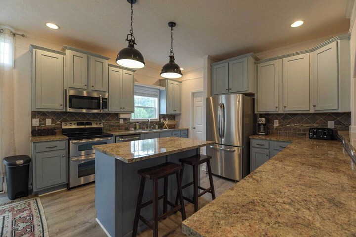 Riverside Ranch by Avantstay Mins to Downtown