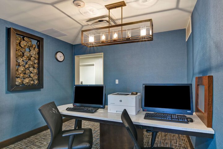 Business Center 43 of 45