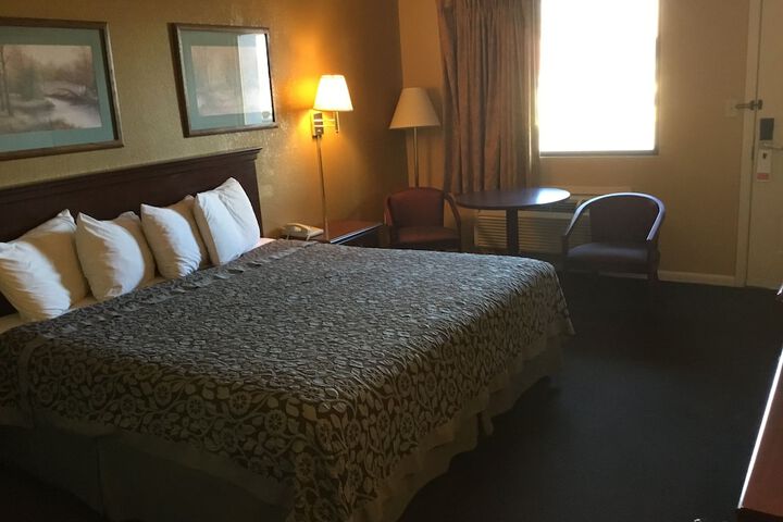 Room 8 of 18