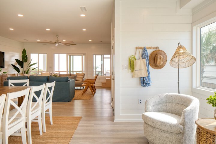 Oceans Eye by Avantstay Beach Front Home w / Roof Top Pool & Putting Green!