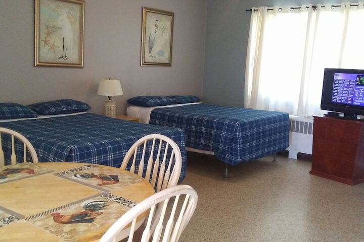 Room 6 of 8