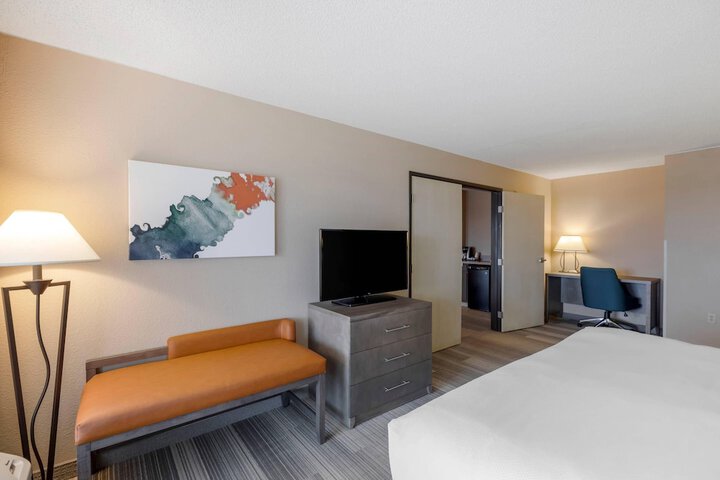 Comfort Inn & Suites Boulder