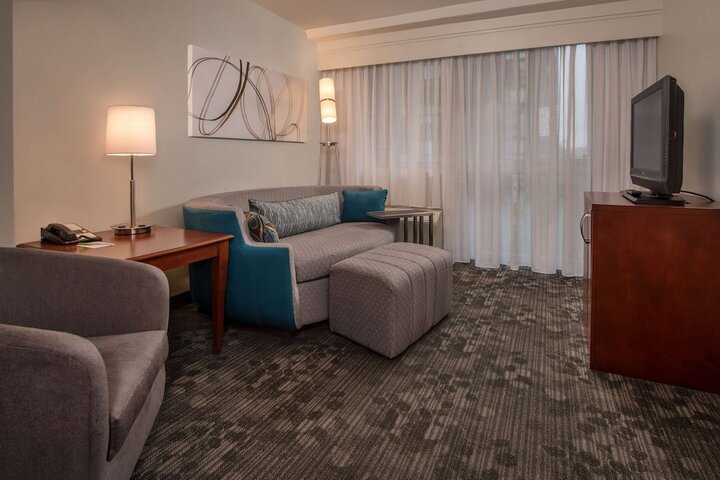 Room 10 of 24