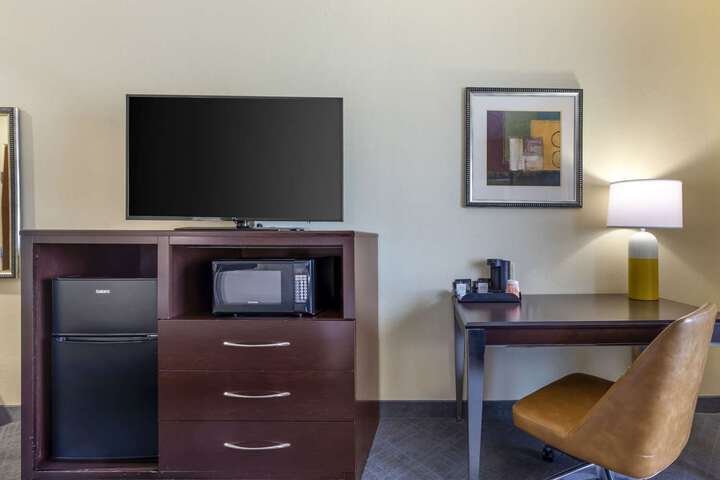 Comfort Inn & Suites (Formerly Executive Inn & Suites Mexia)
