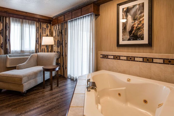 Best Western Plus Flathead Lake Inn & Suites