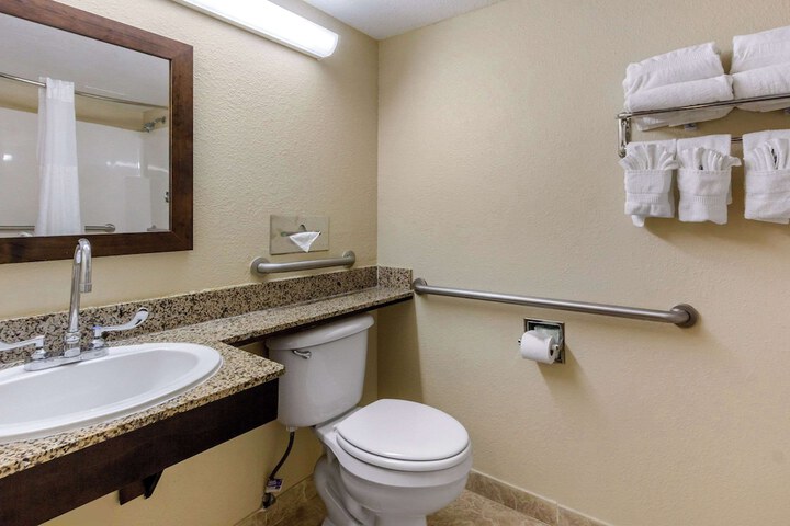 Room 25 of 60