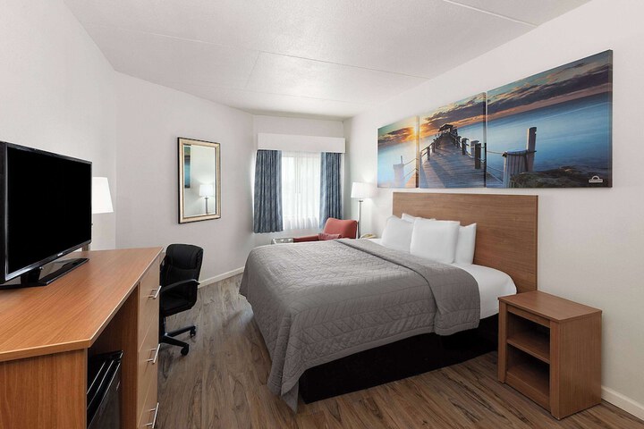 Room 13 of 26