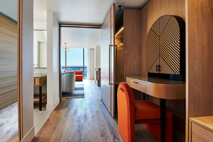 Room 46 of 201
