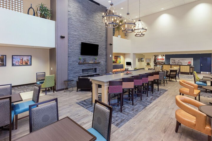 Hampton Inn & Suites Morgantown / University Town Centre