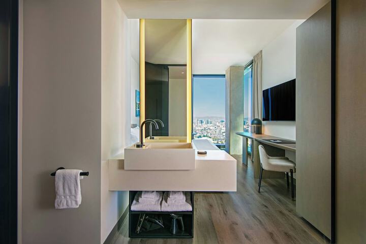 Room 36 of 104