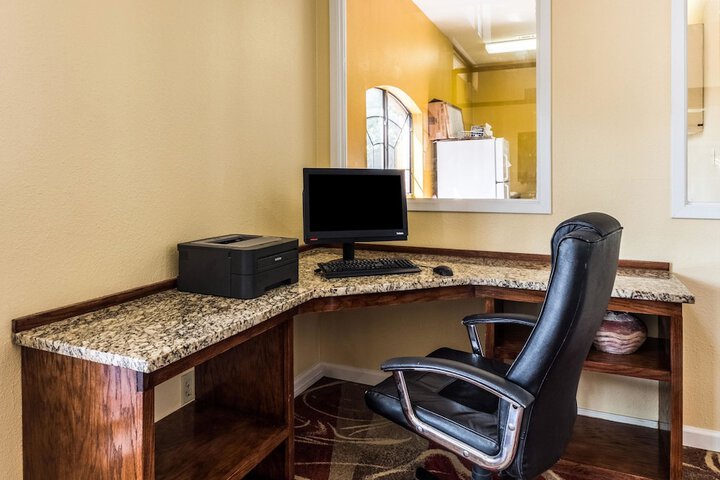 Business Center 38 of 38