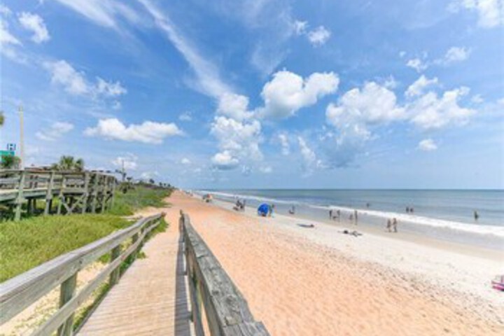 Sea Forever Upper Level 3 Bedrooms, Ocean Views, Sleeps 10