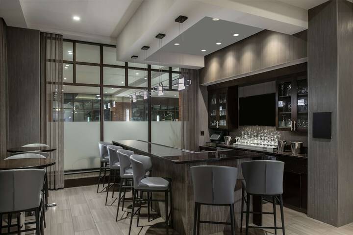 Lounge 56 of 63