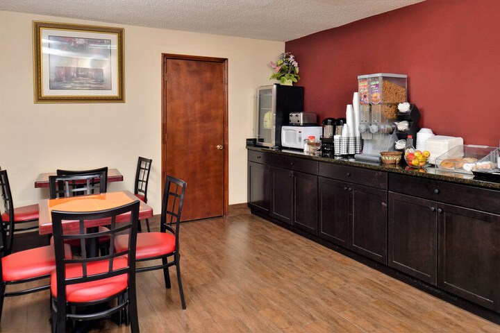 Red Roof Inn Cartersville–Emerson / LakePoint North