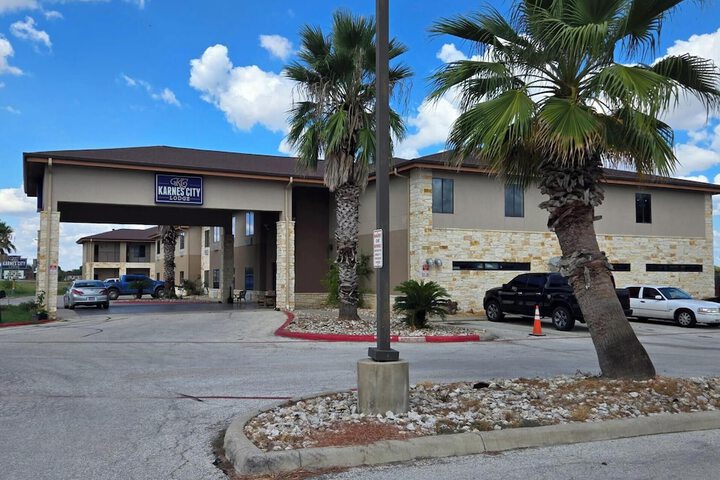 Karnes City Lodge