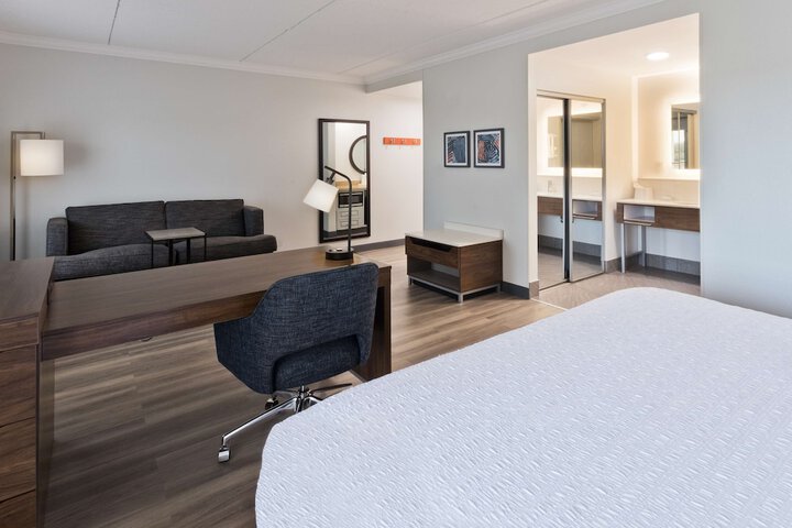 Room 15 of 36