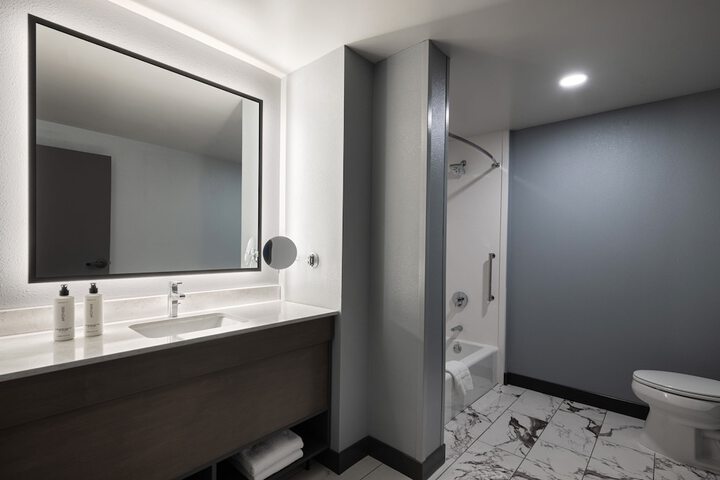 Room 46 of 118