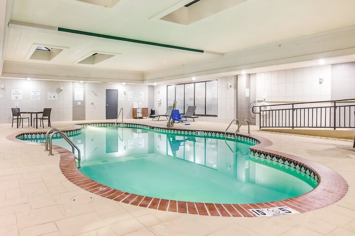 Holiday Inn Express & Suites Longview North by IHG