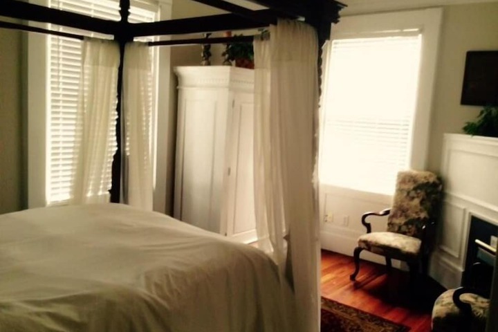 Room 13 of 28