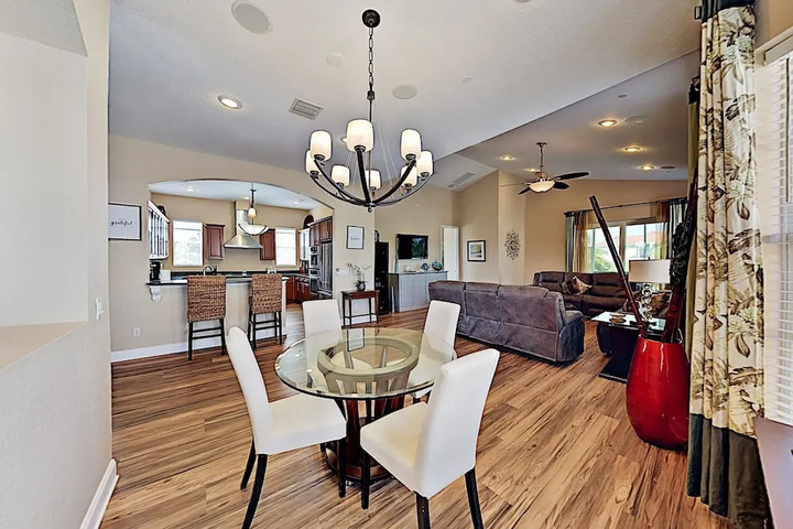 Immaculate Canal W / Pool Dock & Game Lounge 4 Bedroom Home