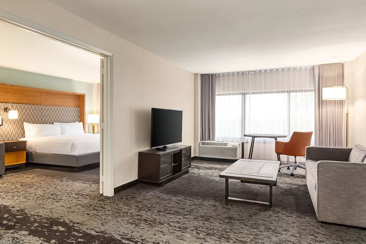 Room 27 of 108