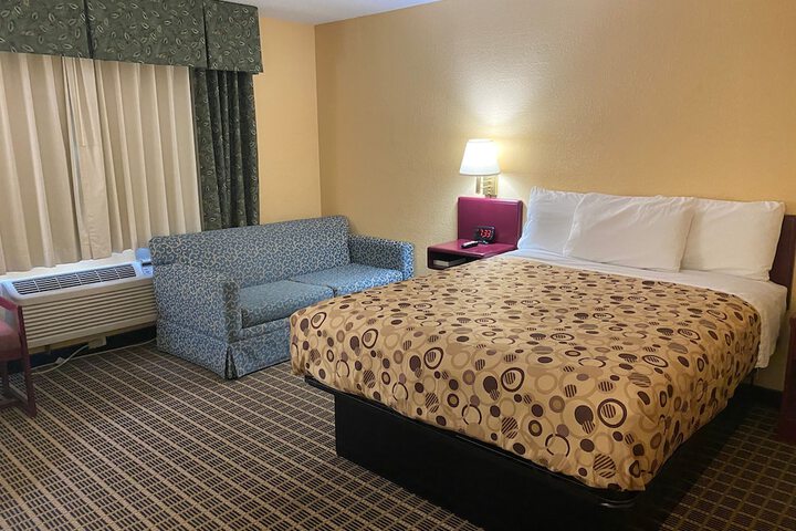 Room 12 of 18