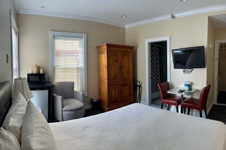 Glenmore Plaza Hotel