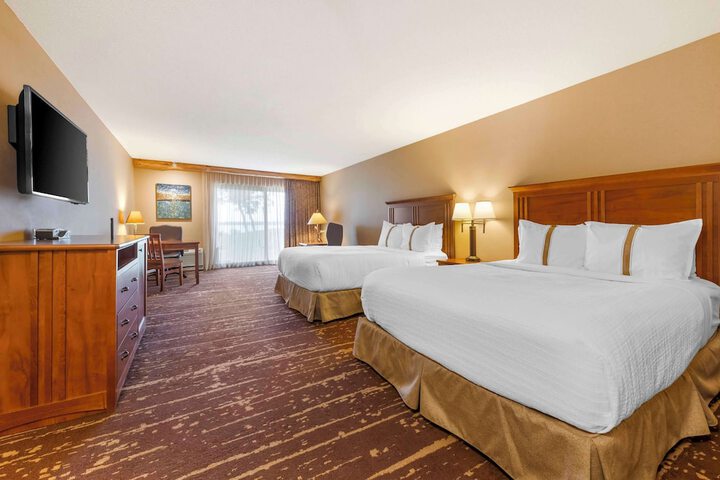 Best Western Premier The Lodge on Lake Detroit