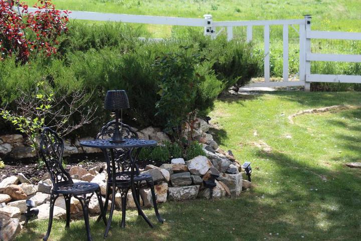 Country Cottage B & B
