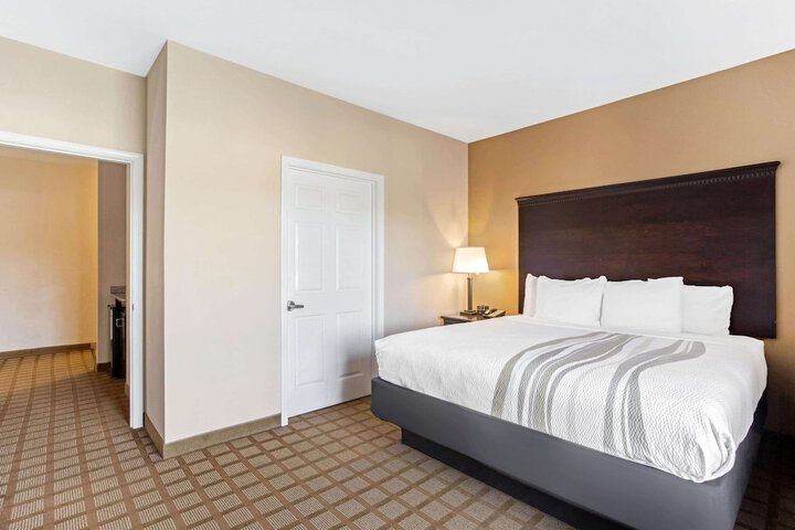 La Quinta Inn & Suites by Wyndham Mobile Satsuma / Saraland