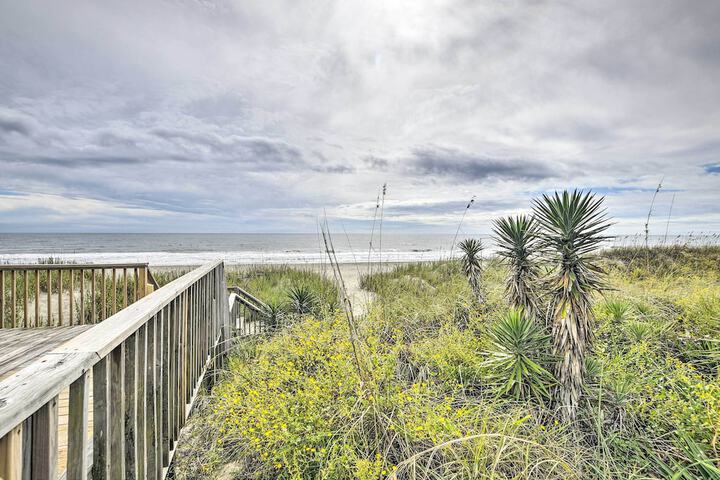 Cozy Ocean Isle Beach Condo Steps to the Beach!