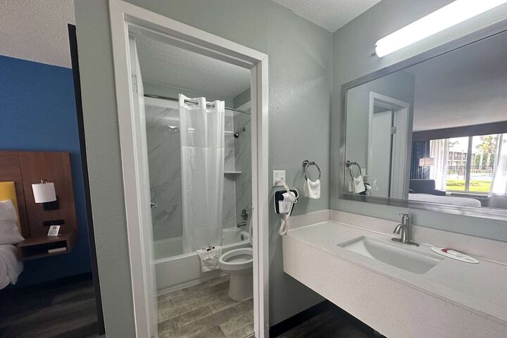 Days Inn & Suites by Wyndham Jennings