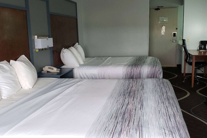 Room 5 of 10