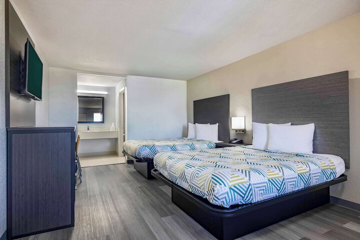 Room 21 of 27