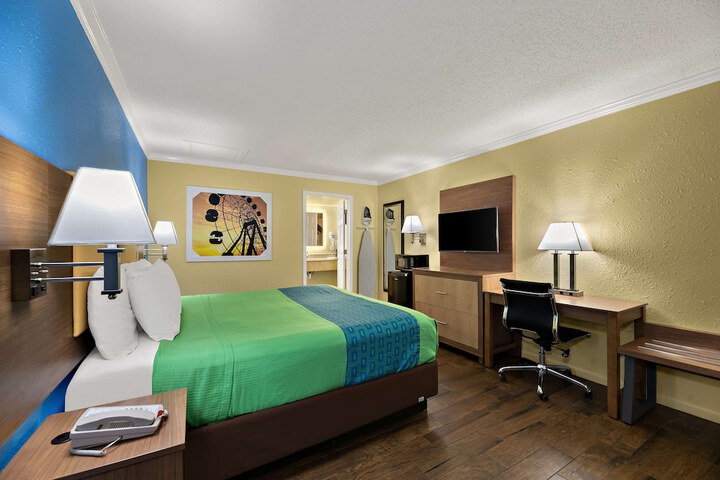 Room 12 of 30