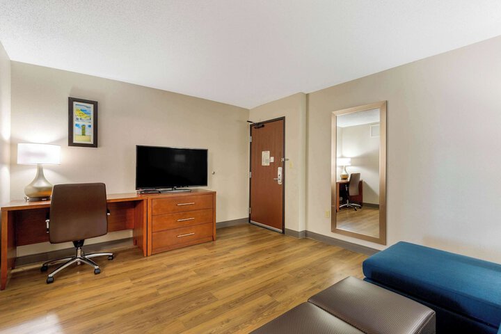 Comfort Inn & Suites Milford