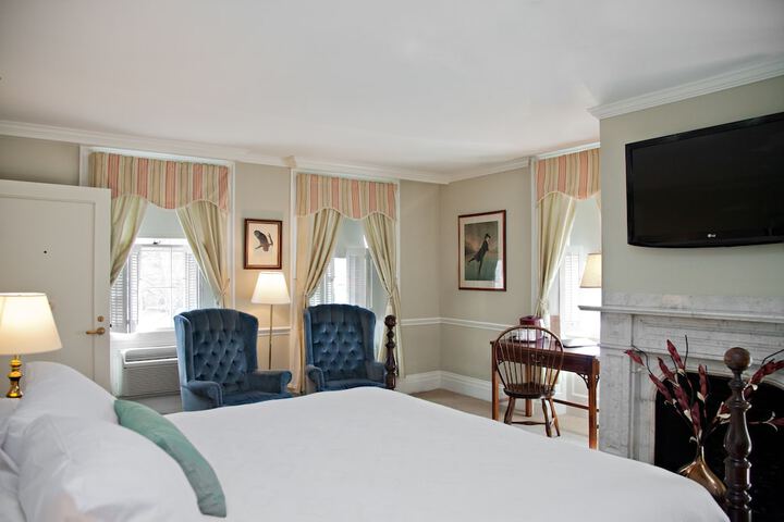 Room 8 of 28