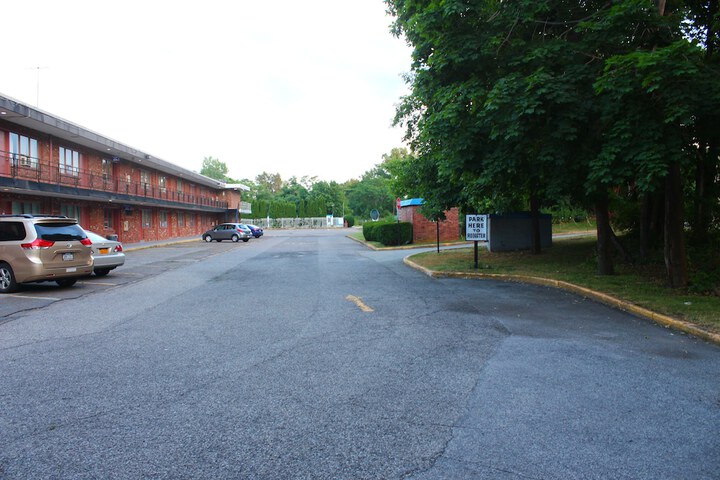 Tides Motor Inn at Stehli Beach