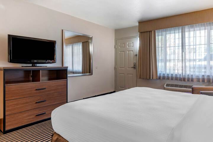 Room 18 of 28
