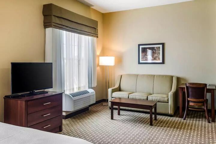 MainStay Suites Hackberry Sportsmans Lodge