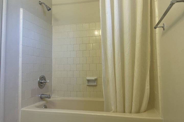 Room 5 of 10
