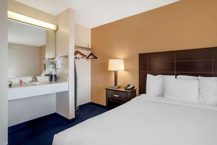 Room 8 of 40